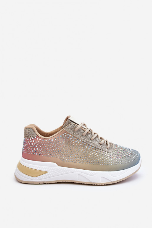 Zapatillas brillantes con ojales brillantes en varios colores.