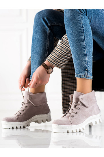 Botas de mujer violeta...