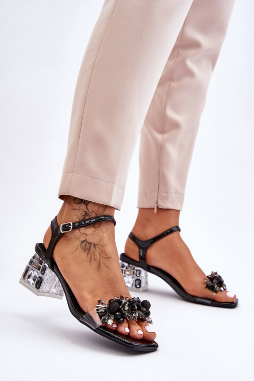 Sandalias negras con tacón bajo Benicio y bonitos detalles