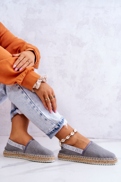 Alpargatas de tela en llamativo color... Alpargatas de tela en llamativo color...