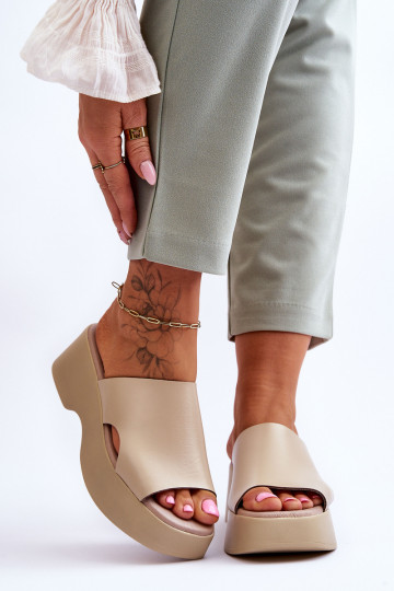 Zapatillas de casa de mujer color arena Lucami con plataforma
