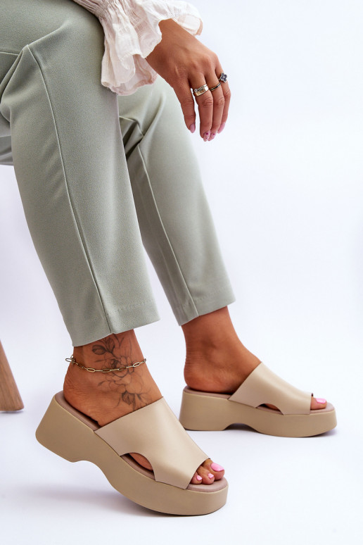 Zapatillas de casa de mujer color arena Lucami con plataforma