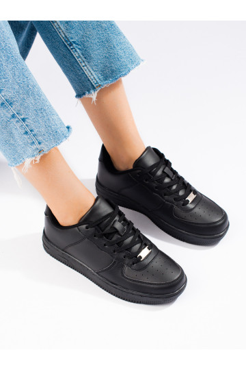 Deportivas clásicas negras... 2