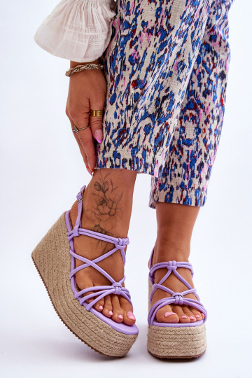 Sandalias moradas Nessia con plataforma