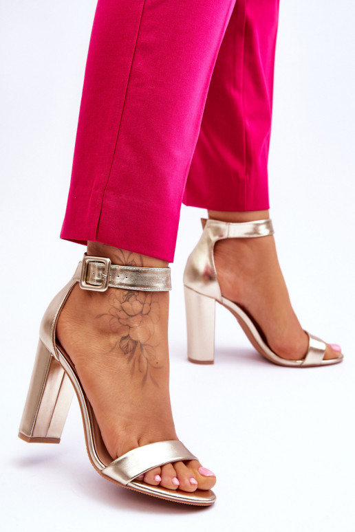 Zapatos tacón dorado Georgina