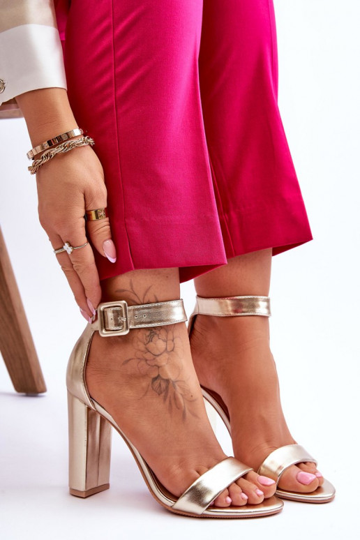 Zapatos tacón dorado Georgina