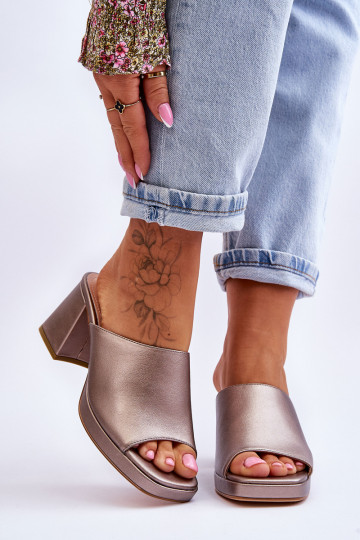 Zapatillas de moda con tacones de Sergio Leone.