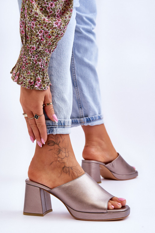 Zapatillas de moda con tacones de Sergio Leone.