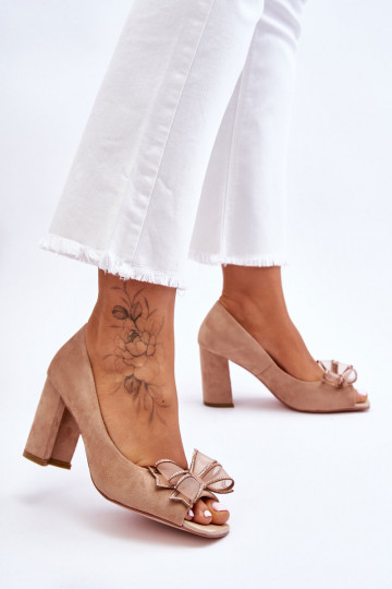 Zapatos modelo clásico de ante con cintas beige Corey 2