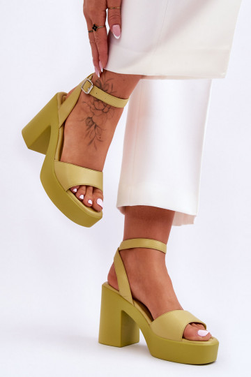 Sandalias de moda con tacón ancho en Carmine 2