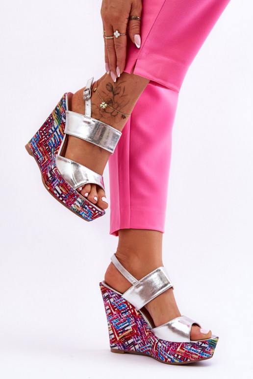 Sandalias con plataforma en color plata Calderia
