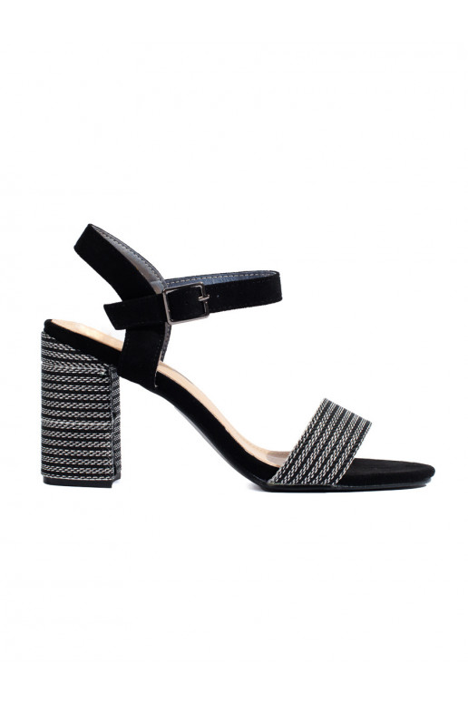 Zapatos Shelovet negros con tacones elegantes.