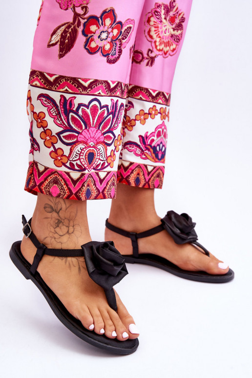 chanclas en color negro Carisma