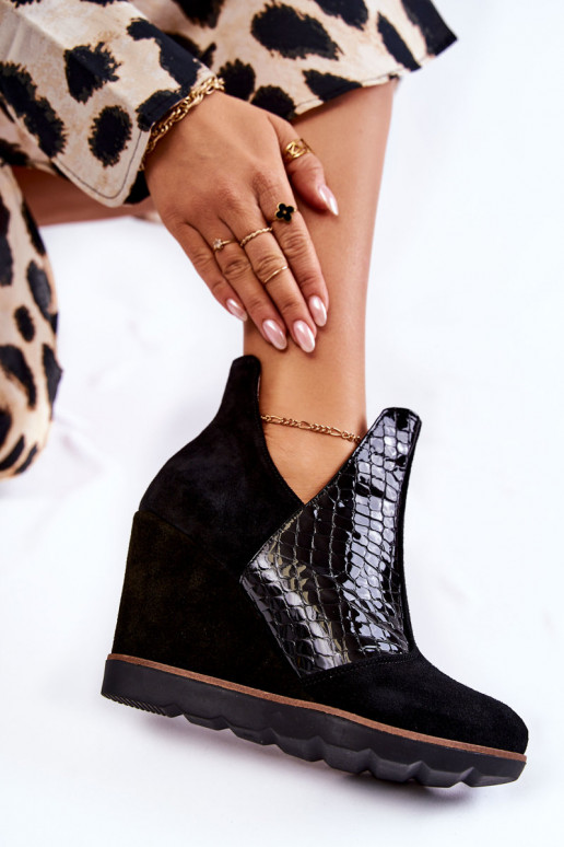 Botas de ante con plataforma en color... Botas de ante con plataforma en color...