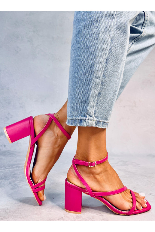 Sandalias de tacón con estilo rosa...