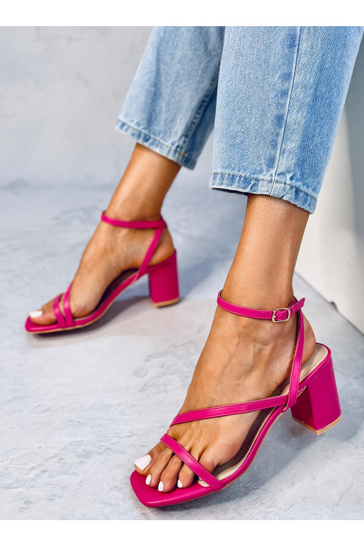 Sandalias de tacón con estilo rosa...