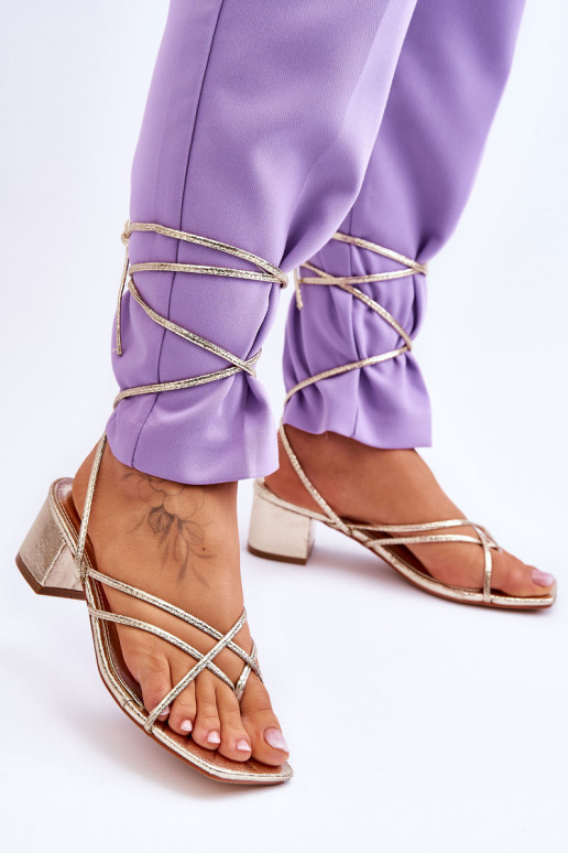 Zapatos de tacón con tiras en color dorado Secret Love