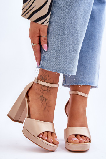 Sandalias de material...
