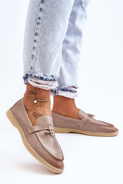 Mocasines de mujer modelo clásico en color gris Cortez.