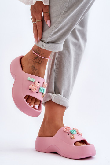 Pantuflas Lorie rosa claro con bonitos detalles
