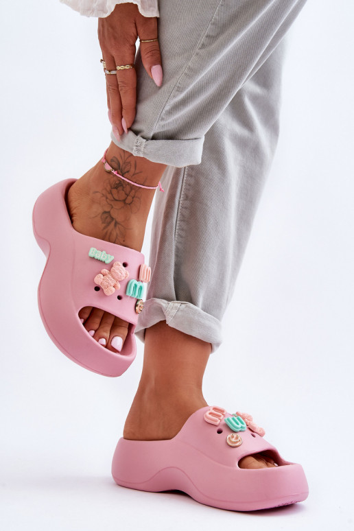Pantuflas Lorie rosa claro con bonitos detalles