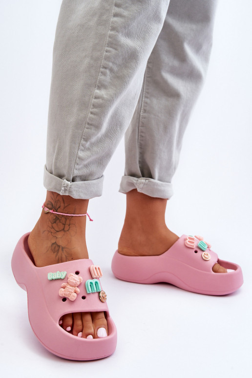Pantuflas Lorie rosa claro con bonitos detalles