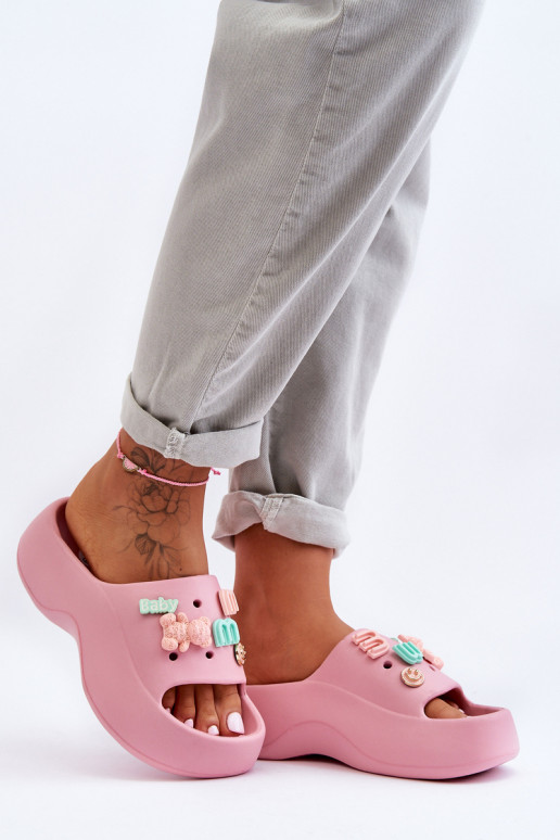 Pantuflas Lorie rosa claro con bonitos detalles