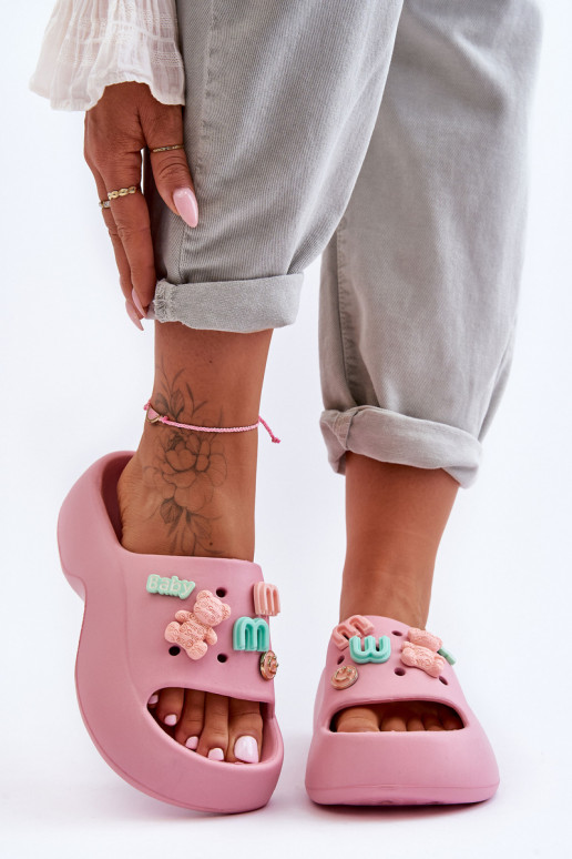 Pantuflas Lorie rosa claro con bonitos detalles