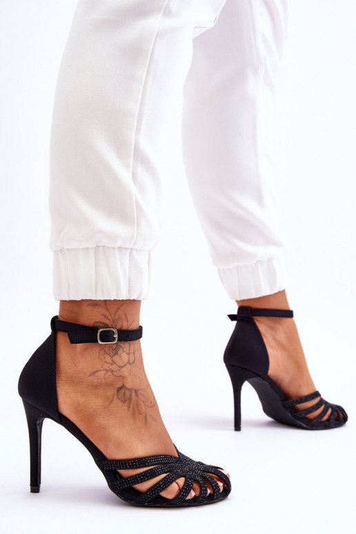 Zapatos elegantes de tacón con remaches en color negro Jaylen