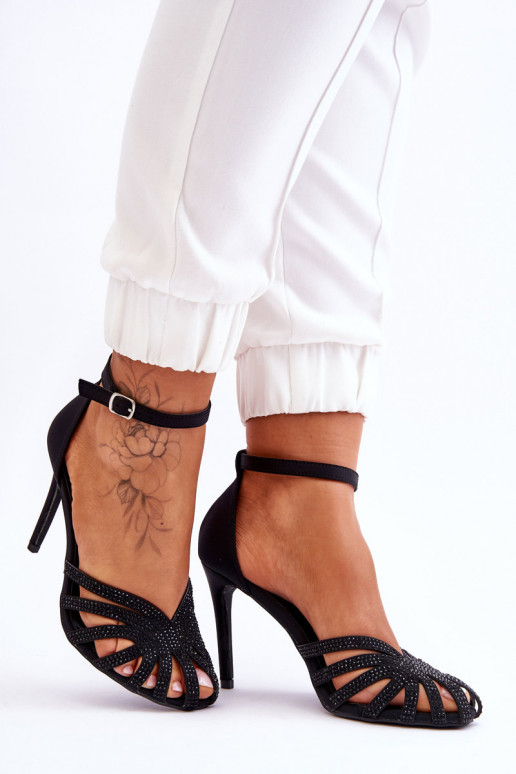 Zapatos elegantes de tacón con remaches en color negro Jaylen