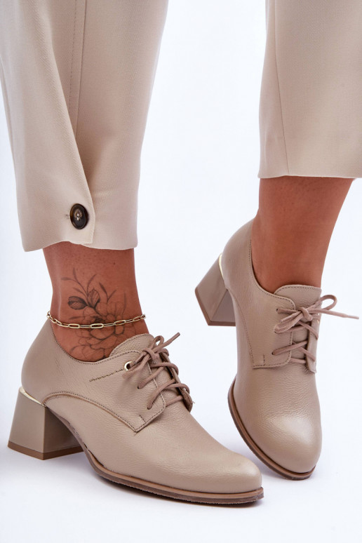 Zapatos modelo clásico con tacón...