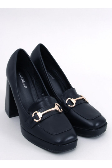 Un zapato elegante con tacón grueso en color negro ALBERS BLACK 2