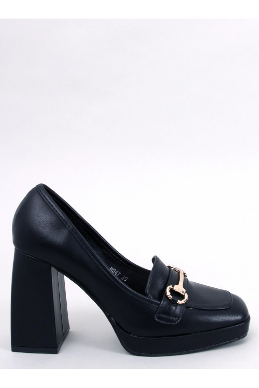 Un zapato elegante con tacón grueso en color negro ALBERS BLACK