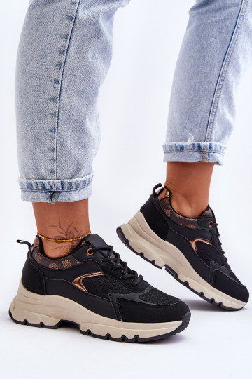 Zapatillas deportivas con cordones en color negro Escape.