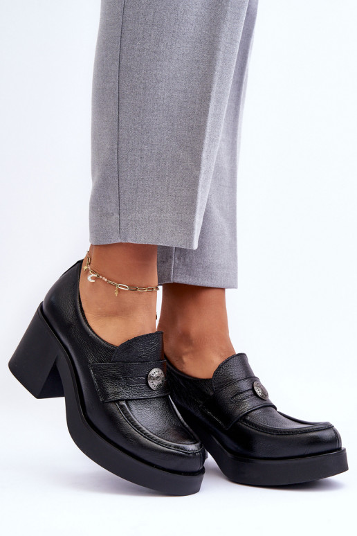 Zapatos con tacón en color negro... Zapatos con tacón en color negro...