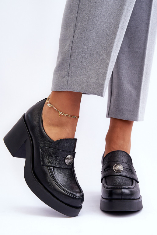 Zapatos con tacón en color negro... Zapatos con tacón en color negro...