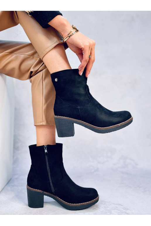 Zapatos con tacón de goma en color... Zapatos con tacón de goma en color...