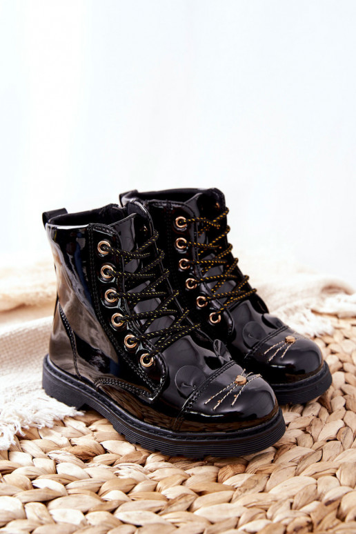Botas negras para niños.