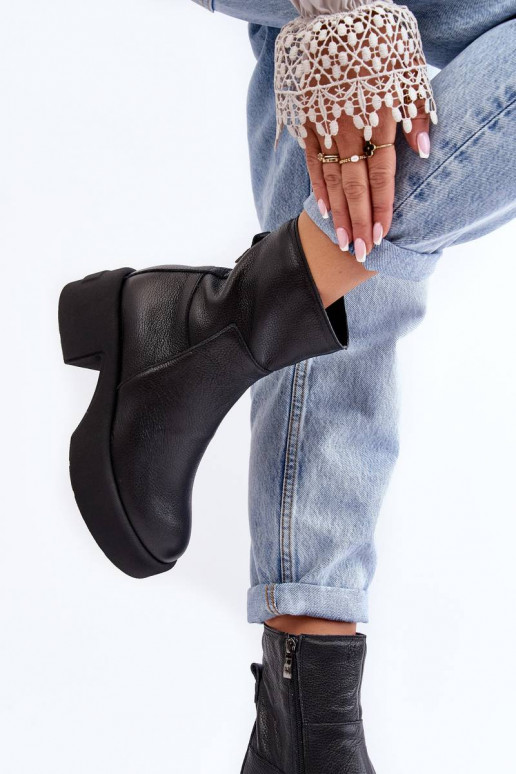 Botas con tacón bajo en color negro Lemar Volavola