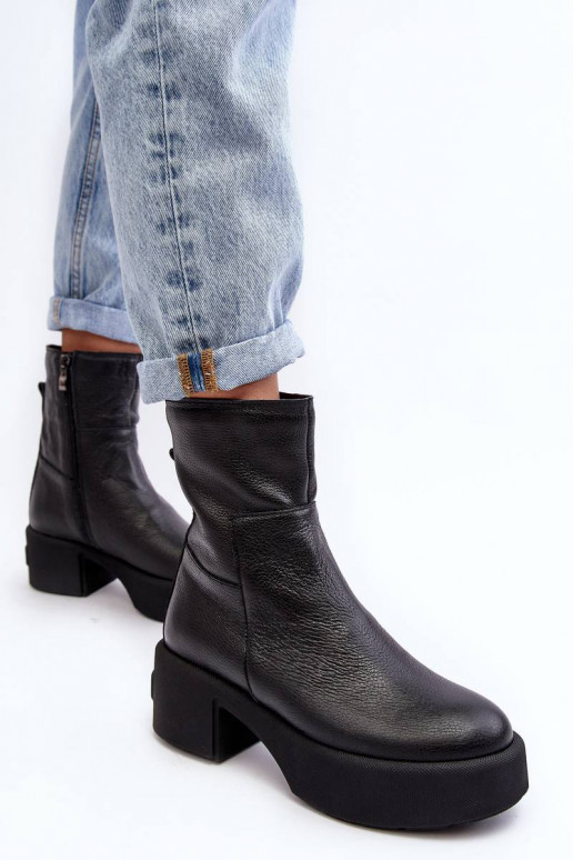Botas con tacón bajo en color negro Lemar Volavola