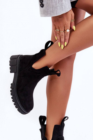 botas Cut Out color negro...
