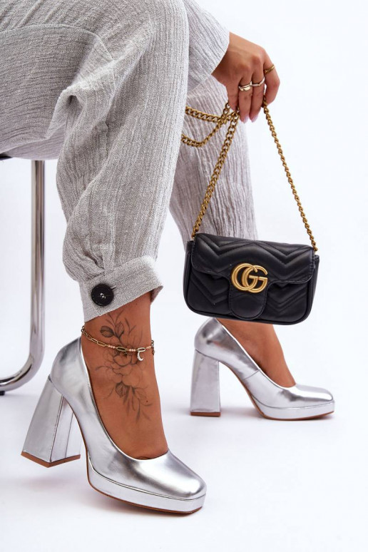 Zapatos con tacón ancho en color... Zapatos con tacón ancho en color...