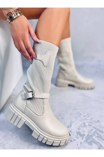 Botas largas color beige...