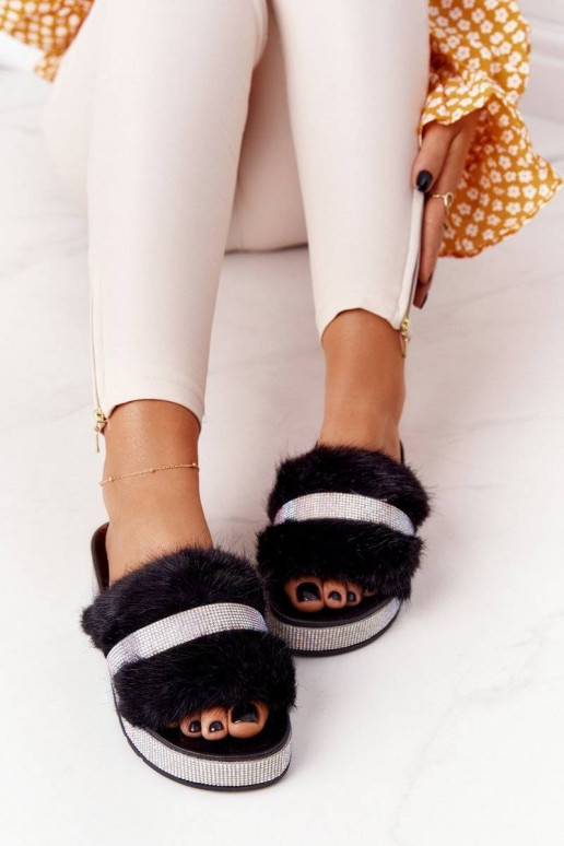 Zapatillas de casa con plataforma y pelo en color negro Impress