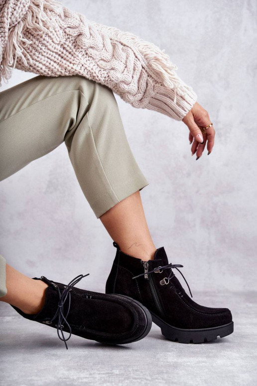 Botines de ante con tiras en negro... Botines de ante con tiras en negro...