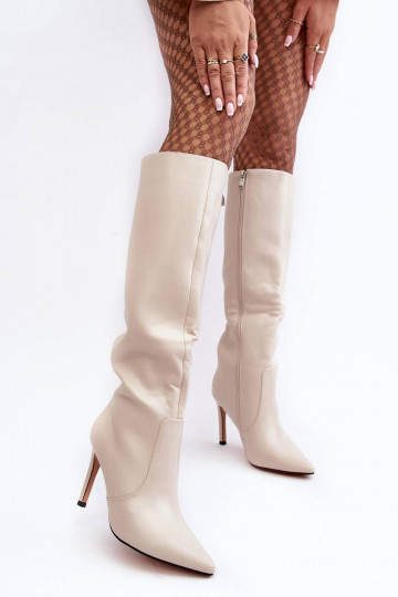 Botas largas con tacón fino...