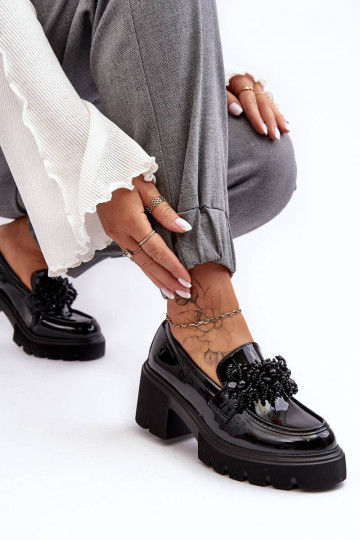 Zapatos de mujer en charol con adornos en color negro Renesma