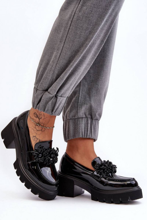 Zapatos de mujer en charol con adornos en color negro Renesma