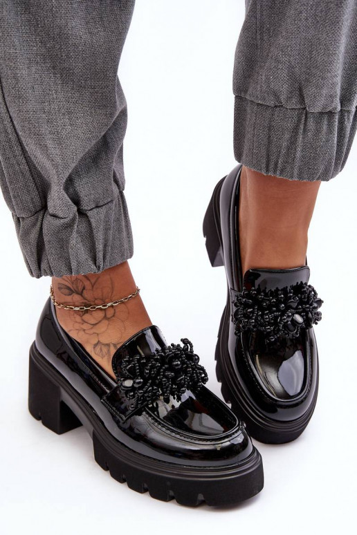 Zapatos de mujer en charol con adornos en color negro Renesma