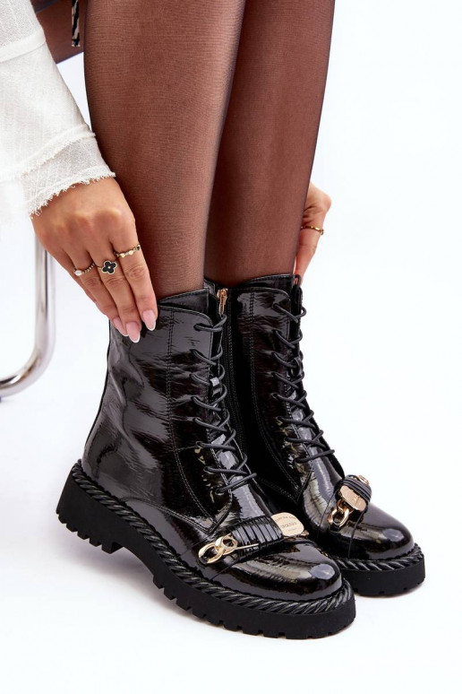 Botas lacadas con adornos en negro S.Barski